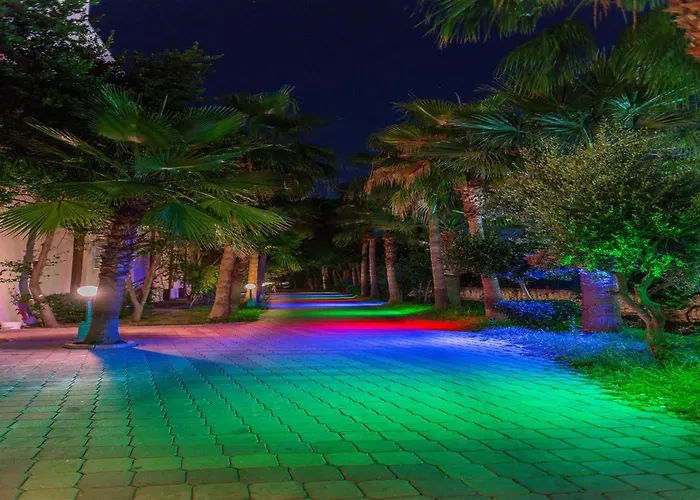 Готель Nergos Garden 4*